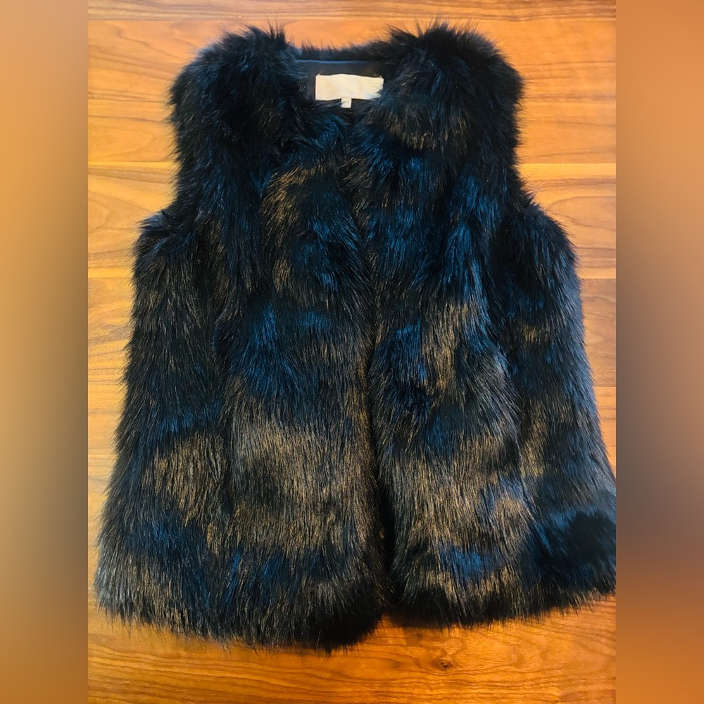 Black Faux Fur Vest for Women - Picture 11 of 12